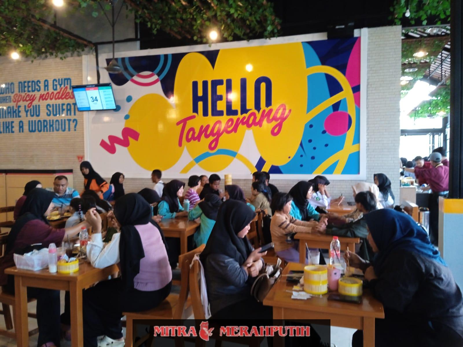 Pengunjung Tumpah Ruah Opening Migacoan di Jalan Raya Mauk Samping Kantor PLN Sepatan