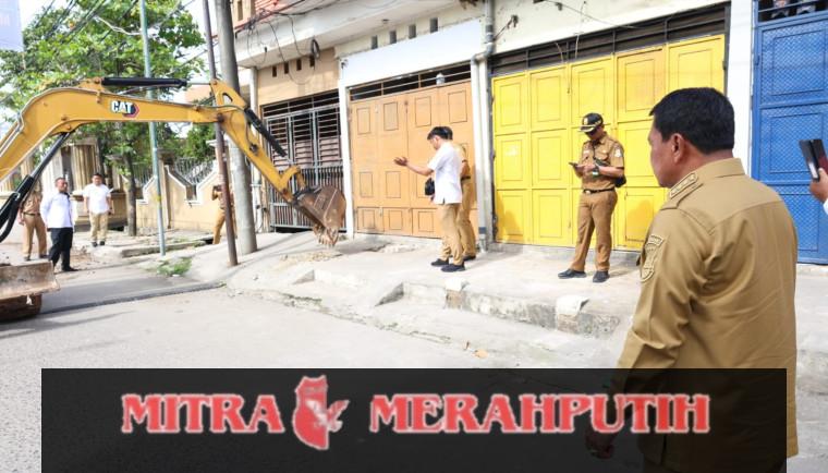 Maesyal Rasyid Tinjau Pembongkaran Bangunan untuk Normalisasi Gorong-Gorong
