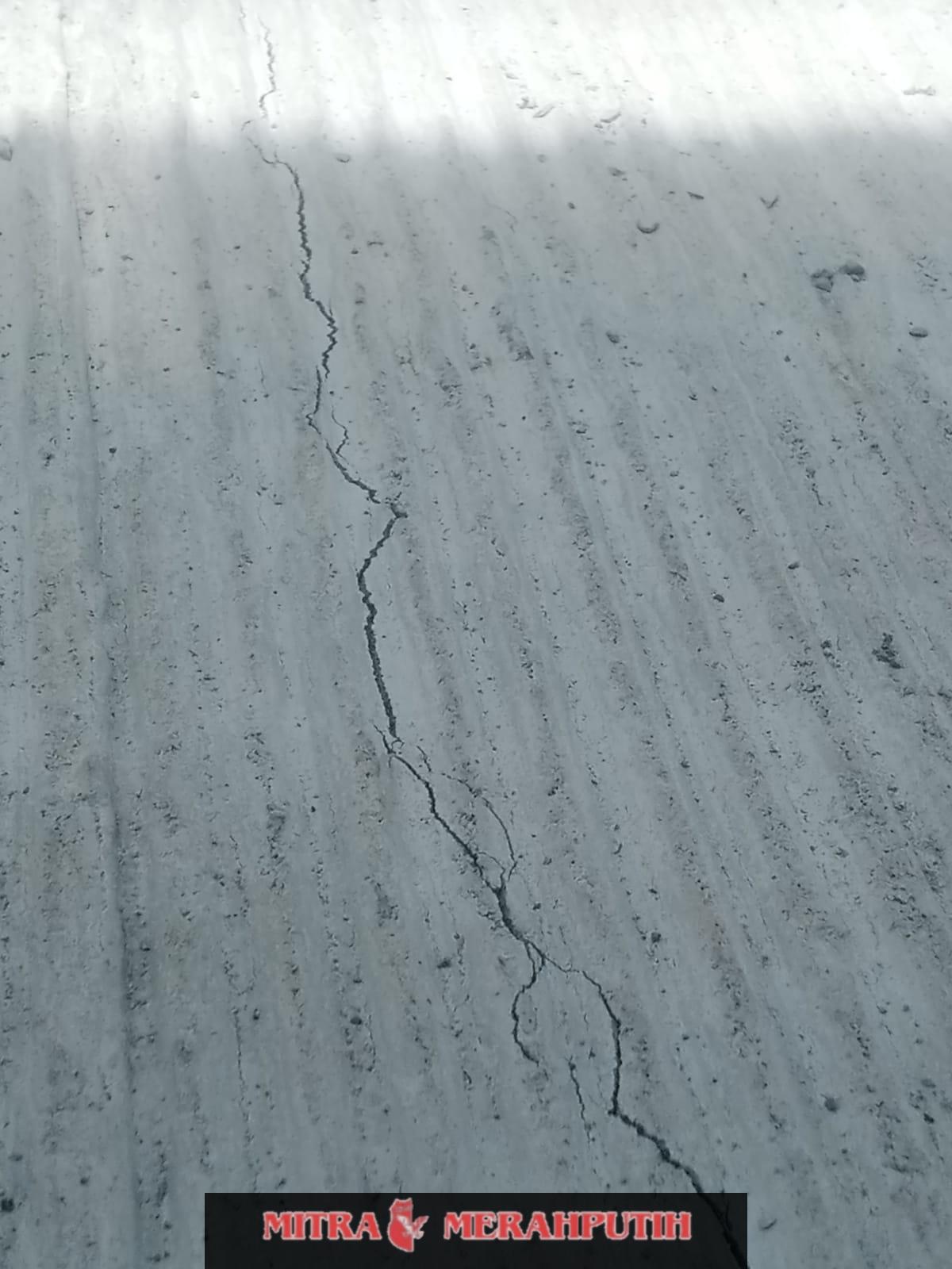 Proyek Betonisasi di Desa Kelebet Dikeluhkan Warga