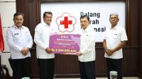 Bupati Tangerang Serahkan Donasi Rp. 1,5 M untuk Korban Banjir dan Longsor di Sumatera