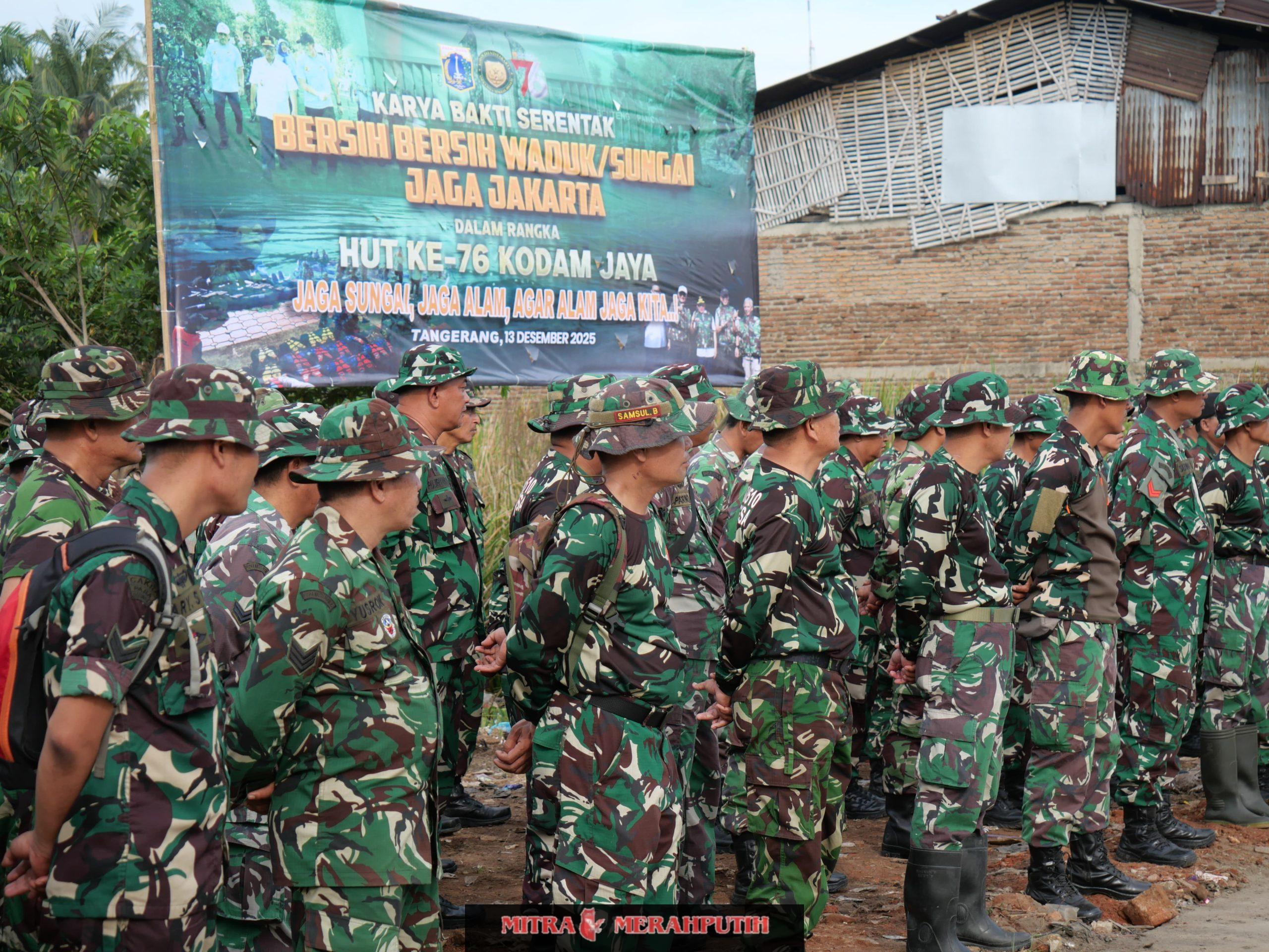 Antisipasi Banjir Korem 052/Wkr Karya Bakti Bersih Bersih Waduk Dan Sungai