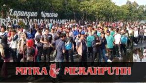 PWI Kabupaten Tangerang Bersama OPD Sukses Gelar Jalan Santai, Dimeriahkan Ribuan Peserta PWI Kabupaten Tangerang Bersama OPD Sukses Gelar Jalan Santai, Dimeriahkan Ribuan Peserta