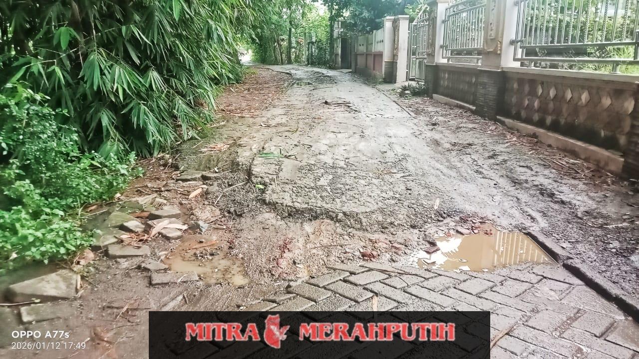 Miris, Jalan Kampung Klebet–Kayu Apu Puluhan Tahun Tak Kunjung Diperbaiki