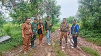 Camat Kemiri Tinjau Jalan Rusak di Kampung Kayu Apu Desa Klebet Camat Kemiri Tinjau Jalan Rusak di Kampung Kayu Apu Desa Klebet