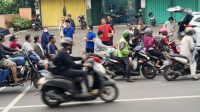 Bulan Penuh Berkah, SMSI Tangsel Rajut Kekompakan Bagikan Takjil Kepada Pengguna Jalan