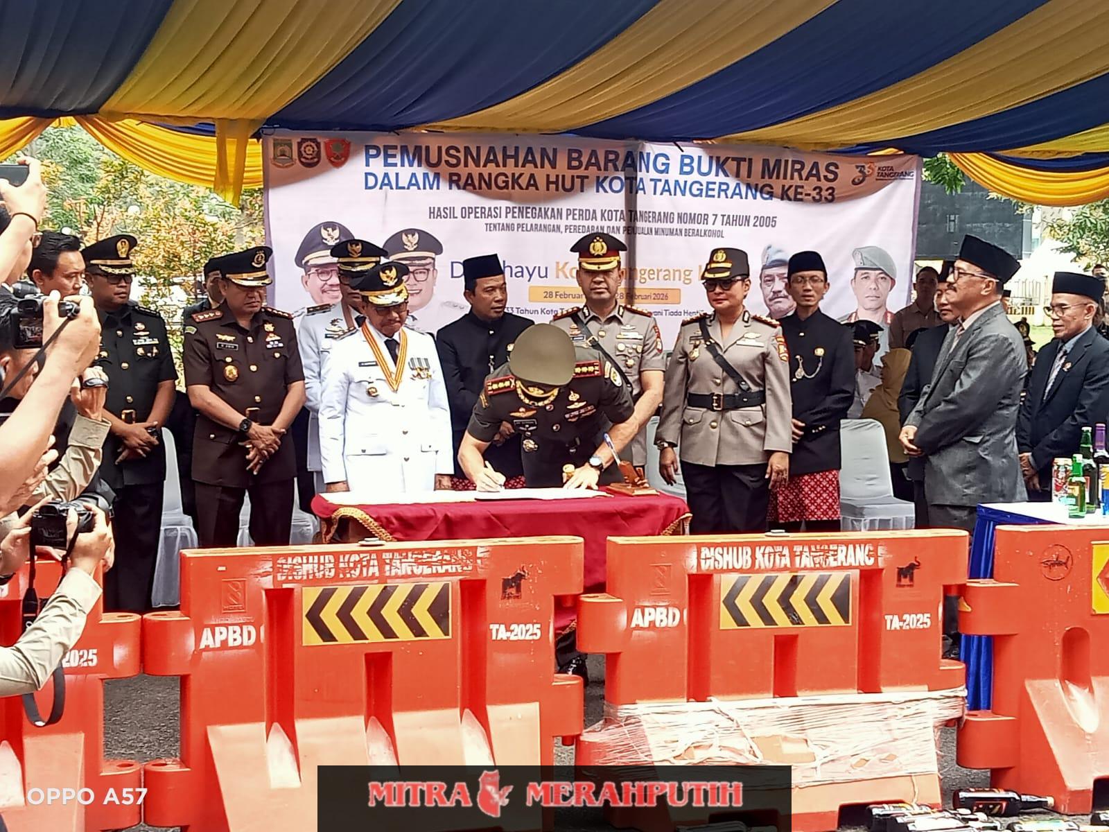 HUT Kota Tangerang Ke-33, Dandim 0506/Tgr Hadiri Pemusnahan 1.128 Botol Miras