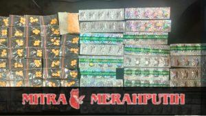 Polisi Bongkar Peredaran Tramadol dan Exymer di Neglasari, Ratusan Pil Diamankan dari Rumah Pelaku Polisi Bongkar Peredaran Tramadol dan Exymer di Neglasari, Ratusan Pil Diamankan dari Rumah Pelaku