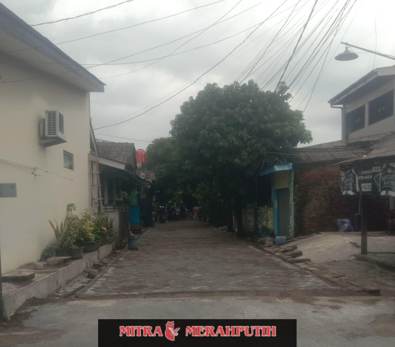 Diduga Proyek Jalan Lingkungan Dengan Material Paving Blovk Di Perumahan Taman Raya Tidak Sesuai Spek dan Tampak Papan KIP