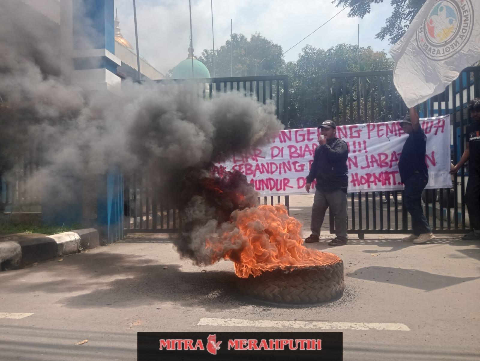 FP2N Geruduk Kantor Dishub Kota Tangerang, Soroti Parkiran Liar Truk Wing Box di Jalan Juanda Neglasari