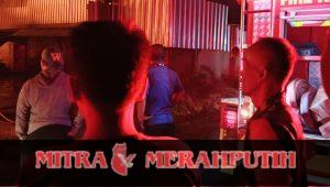 Sigap, Babinsa Kampung Melayu Bantu Damkar Padamkan Api Sigap, Babinsa Kampung Melayu Bantu Damkar Padamkan Api