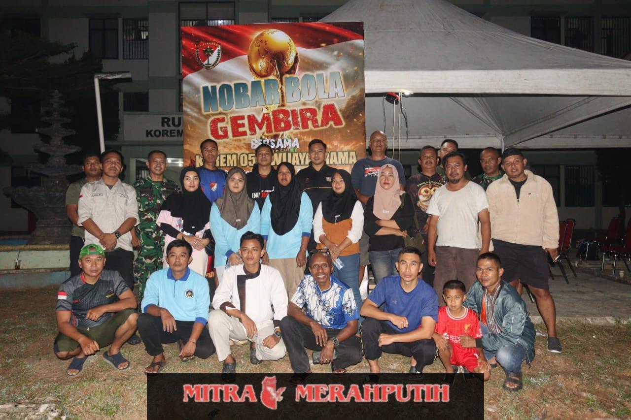 Satu Semangat, Satu Bangsa, Satu Kemenangan: Nobar Piala Dunia 2026 Bersama Korem 052/Wkr