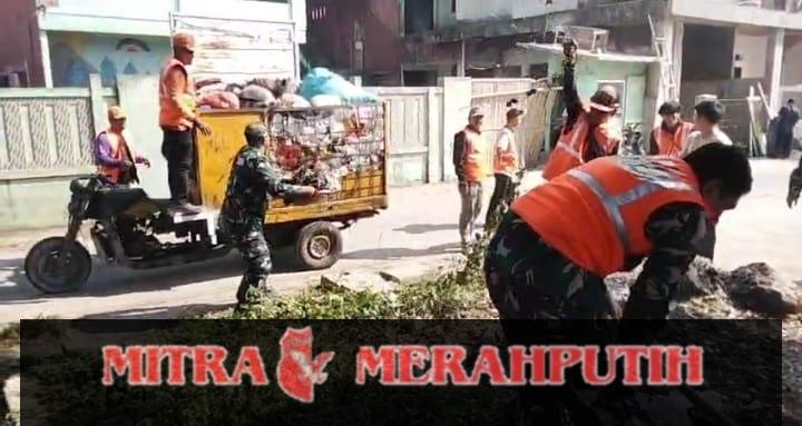 Satgas Sampah Kodim 0510/Tigaraksa Bersihkan Tumpukan Sampah di Desa Babakan