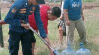 Respon Cepat Camat Sepatan Timur Bersama BPBD” Bantuan Air Bersih Kepada Masyarakat Desa Kampung Kelor Respon Cepat Camat Sepatan Timur Bersama BPBD” Bantuan Air Bersih Kepada Masyarakat Desa Kampung Kelor