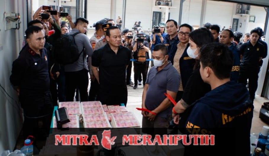Modusnya Bikin Geger,Pabrik Uang Palsu Rp36 Miliar di Tangsel Digerebek Modusnya Bikin Geger,Pabrik Uang Palsu Rp36 Miliar di Tangsel Digerebek