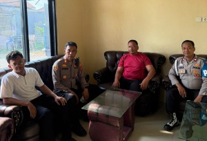 Pererat Sinergi dan Jaga Kamtibmas, Personel Polsek Mauk Sambangi Kantor Desa Lontar