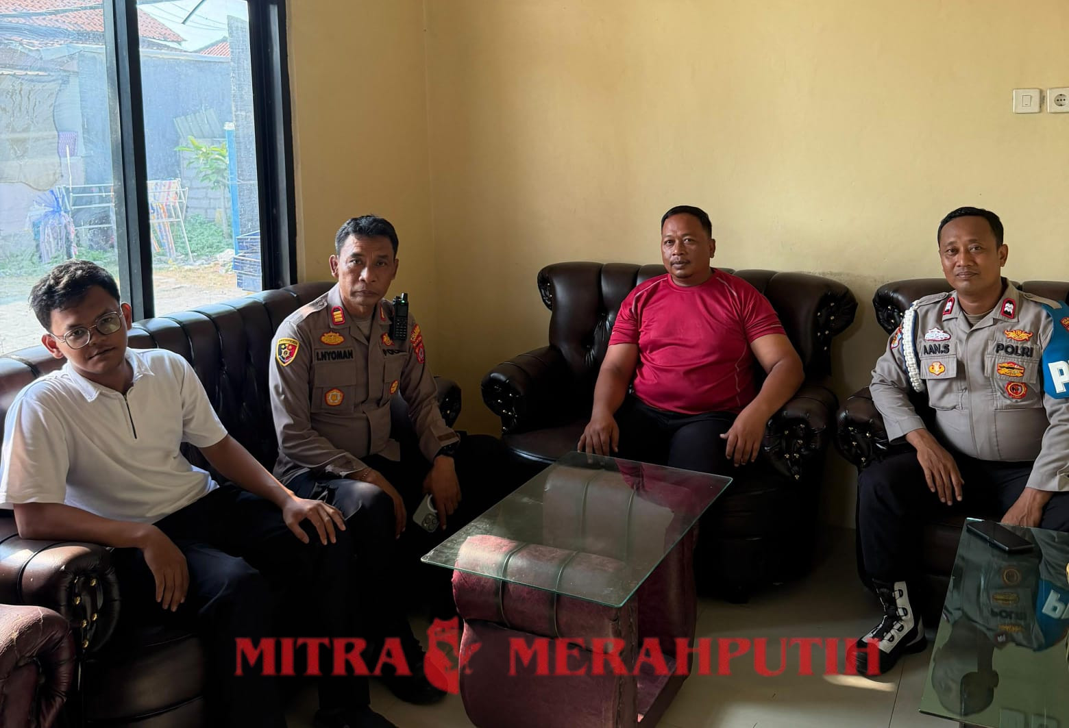 Pererat Sinergi dan Jaga Kamtibmas, Personel Polsek Mauk Sambangi Kantor Desa Lontar Pererat Sinergi dan Jaga Kamtibmas, Personel Polsek Mauk Sambangi Kantor Desa Lontar