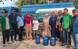 Musim Kemarau Panjang, GP Ansor Rajeg Gandeng PERUMDAM TKR Salurkan 5.000 Liter Air Bersih ke Warga