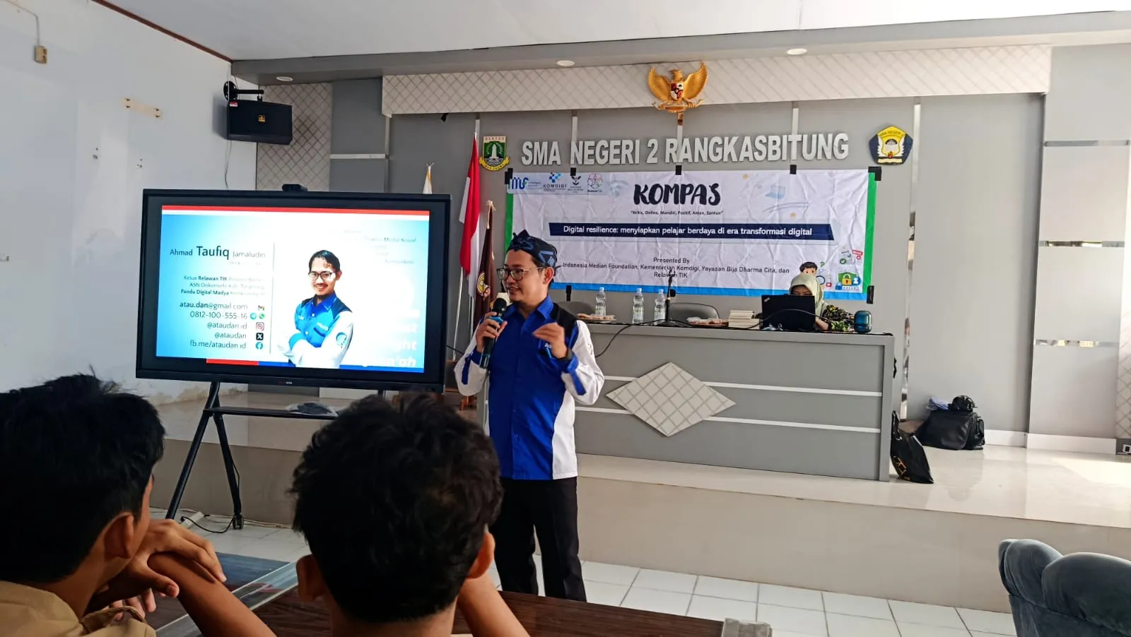 Murid SMAN 2 Rangkasbitung Antusias dan Interaktif Menerima Edukasi Literasi AI dari Relawan TIK Provinsi Banten dan Indonesia Median Foundation